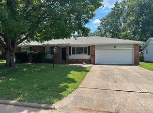 1342 E Gretna St, Springfield, MO 65804