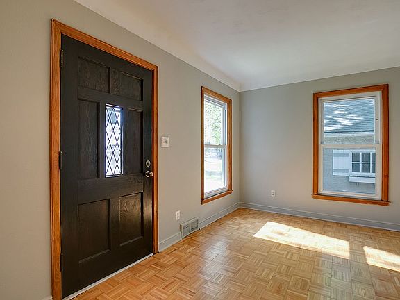 4th image of 1905 Chatsworth St N