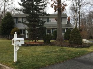 27 Colonial Heights Rd, Ramsey, NJ 07446