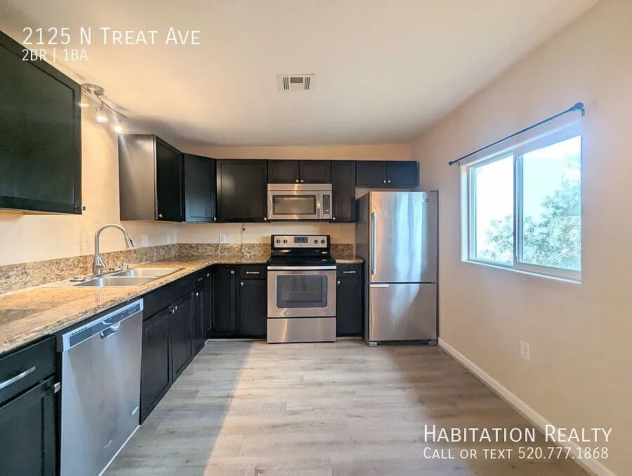 Stunning, renovated 2 Bedroom 1 Bath in Blenman-Elm Neighborhood! — Photo 2