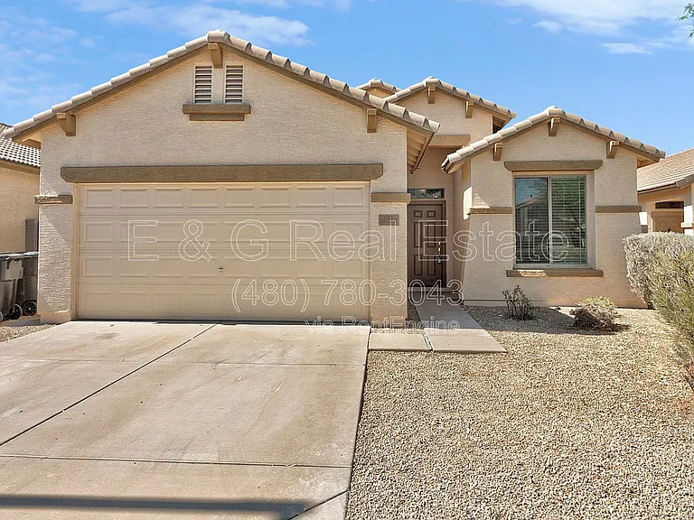 17228 W Elm St — Photo 2