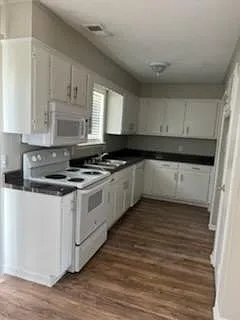 Pirate Cove Apartments 43-50 — Photo 1
