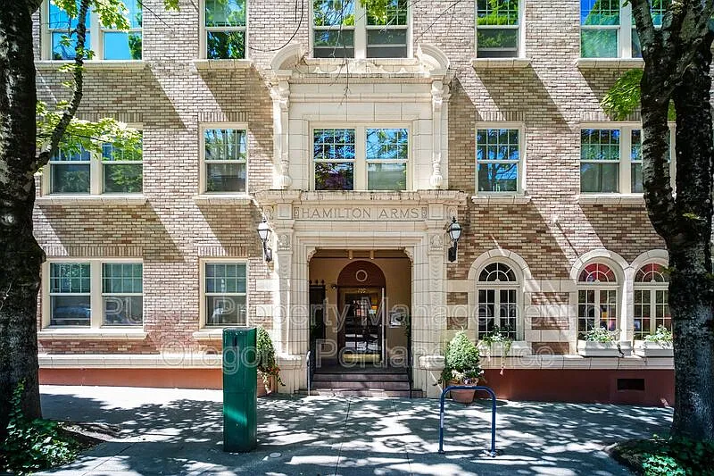 1 bed, 1.0 bath, 711 sqft, $1,395 — Photo 2