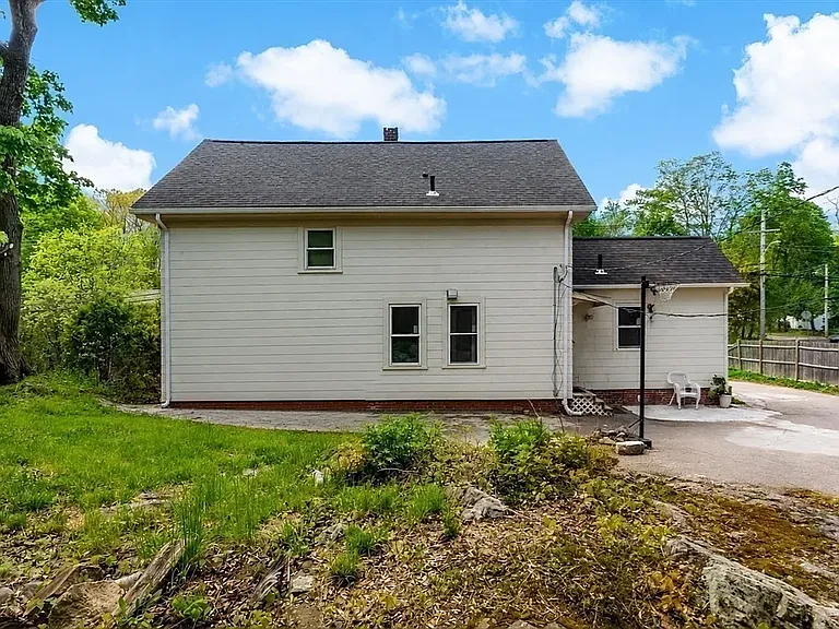 338 Elm St — Photo 13