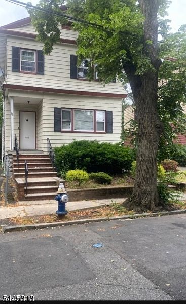 1st image of 36 Allen St