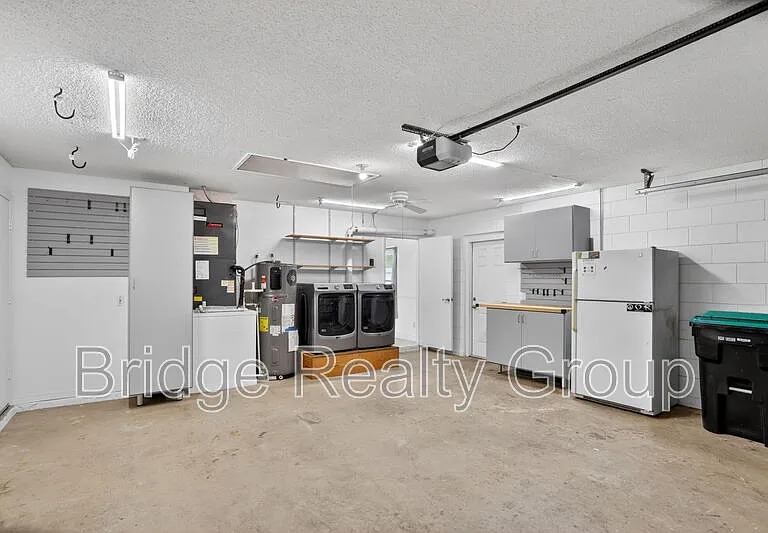10315 Winding Creek Ln — Photo 15
