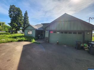 3063 Center St NE, Salem, OR 97301