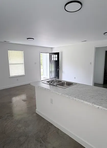 803 Goodwyn St — Photo 4