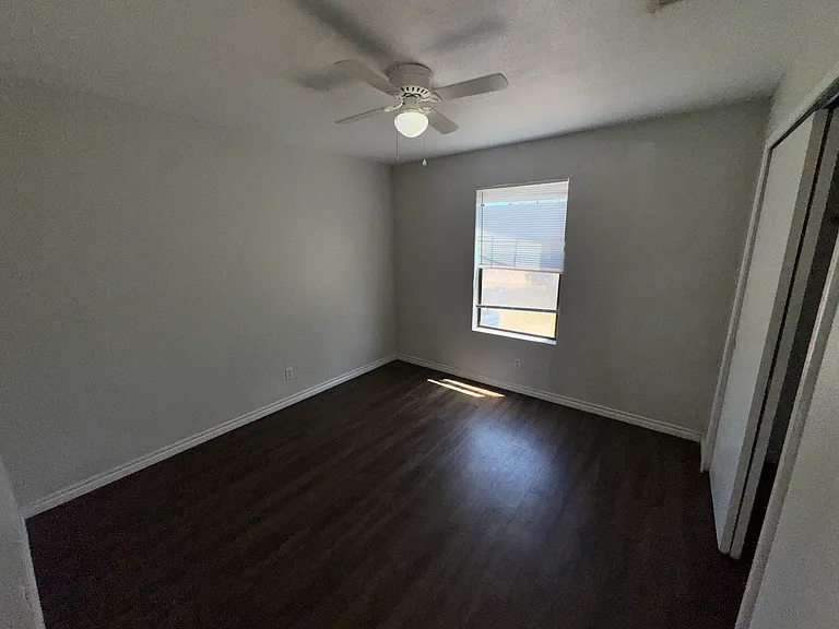 830 W Hutchins Pl #6 — Photo 9