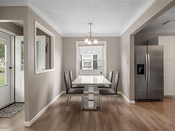 5th image of 6723 Greenleaf Ave