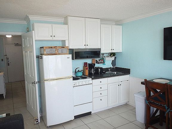 5th image of 701 S Atlantic Ave #813