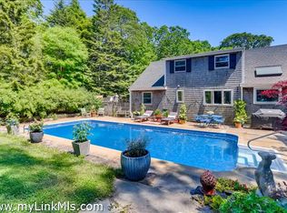 377 State Rd, Vineyard Haven, MA 02568