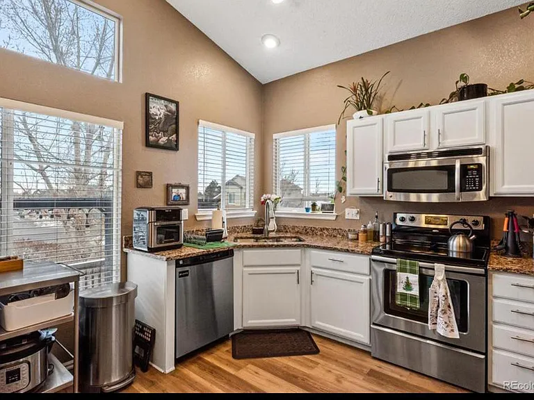 8705 Katherine Ct — Photo 5