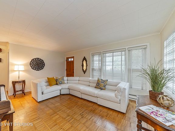 3rd image of 293 N Oaklawn Ave