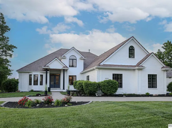 13516 Burt St, Omaha, NE 68154