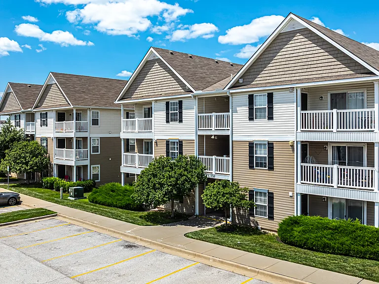 Brighton Crossing Apartments — Photo 2