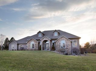 N883 Fairway Dr, Fort Atkinson, WI 53538