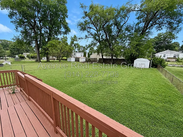 830 Loekes Dr — Photo 11