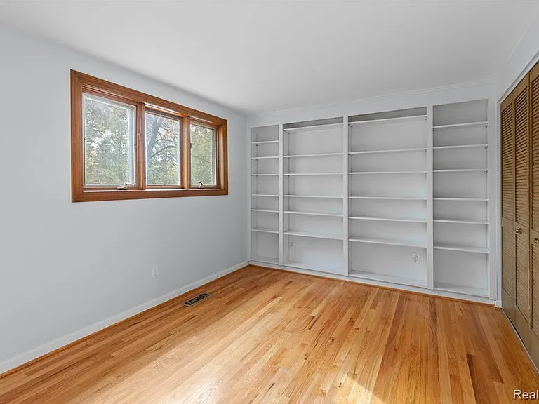 4966 Whispering Pine Ln — Photo 22