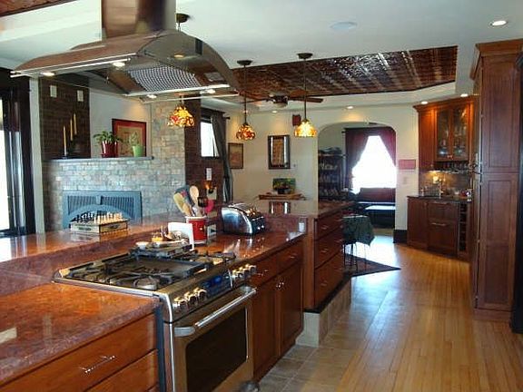 Kitchen Stove/Hood & Bar