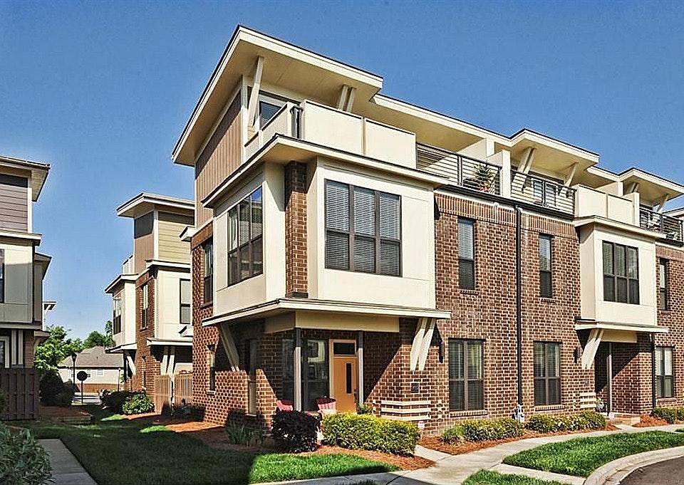 Sunny Corner Unit with Lots of Windows