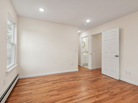 5th image of 251 Duncan Ave #1
