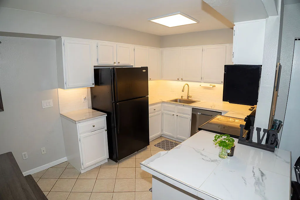 2 bed, 1072 sqft, $2,150 — Photo 4