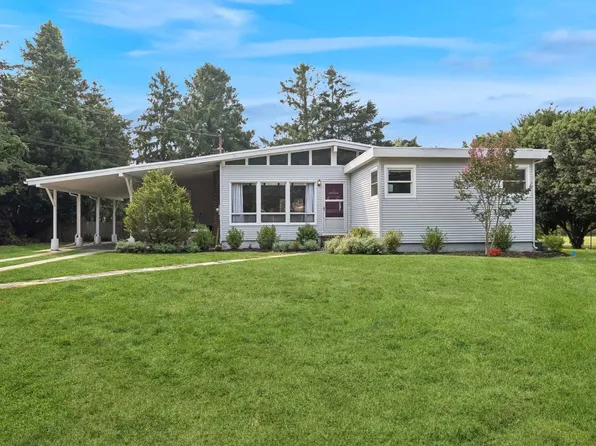 48 Driftwood Ln, East Moriches, NY 11940