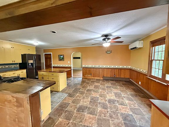 4th image of 282 N Parish Road