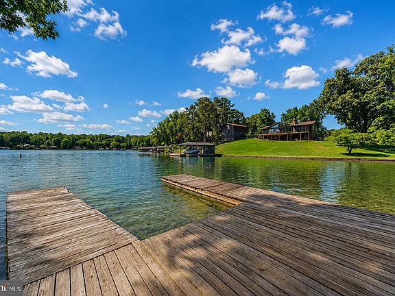 2nd image of 76 Clear Water Ln