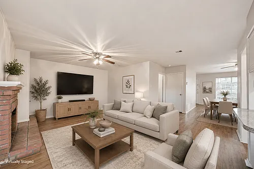 Towne Oaks Photo 1