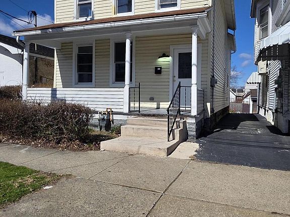2nd image of 556 N Main St