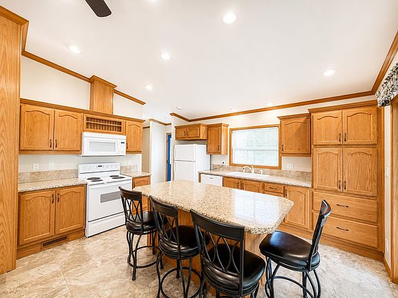 4th image of 170 Grouse Ct