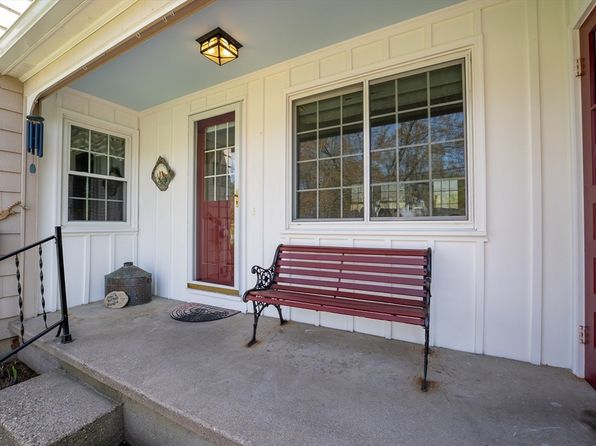 7 Brentwood Dr, Wilbraham, MA 01095