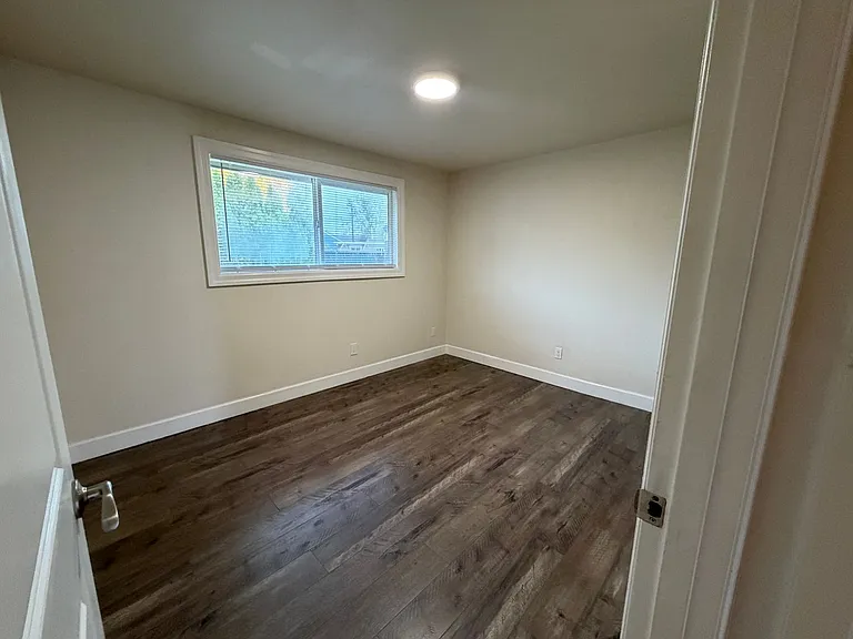 206-210 14th Ave SE — Photo 18