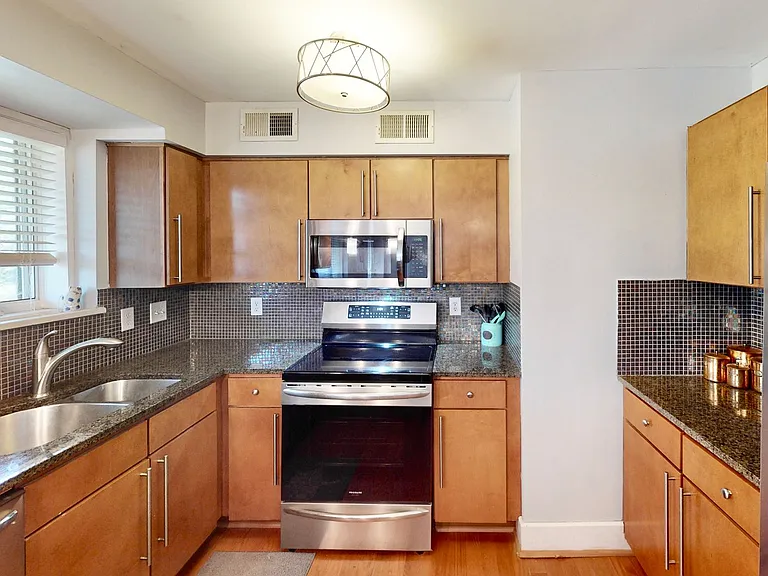 227 N Dotger Ave #E15 — Photo 12