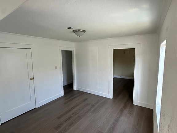 4th image of 5504 S Van Ness Ave #5506