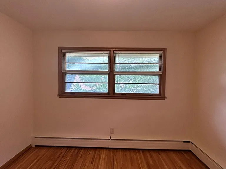 1330 Saint Clair Ave — Photo 11