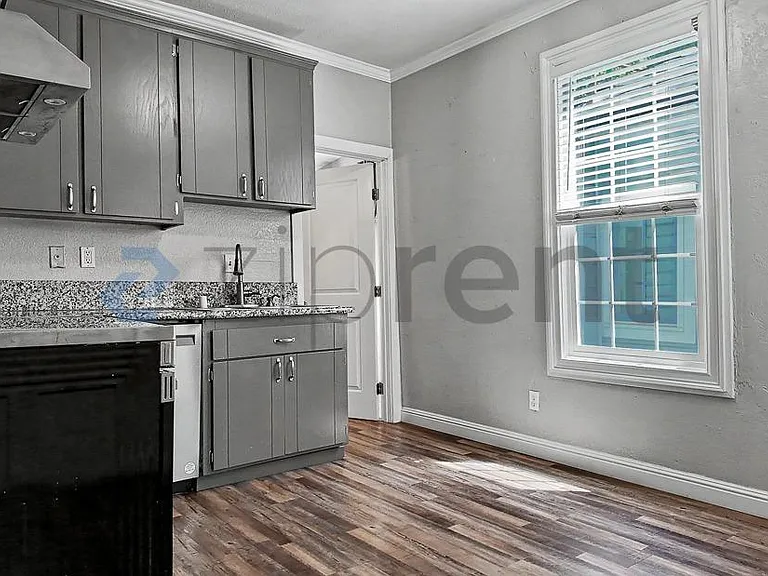 517 13th St #B — Photo 14
