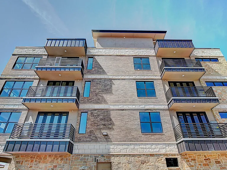 810 S Rock St #204 — Photo 2