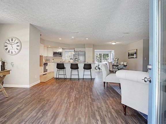 4th image of 2127 Ribault Scenic Dr