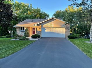 7003 Park View Ln, Eden Prairie, MN 55346