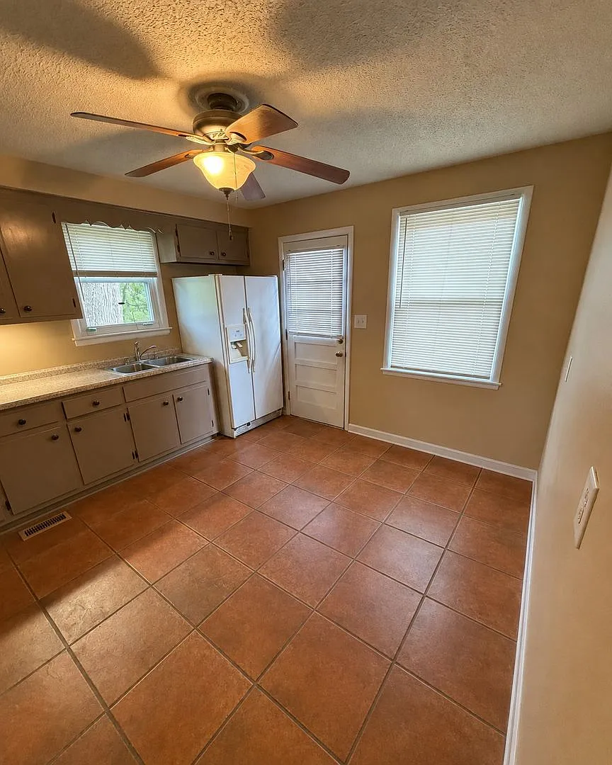 3 Bedroom Brick Home For Rent Near APSU! — Photo 3