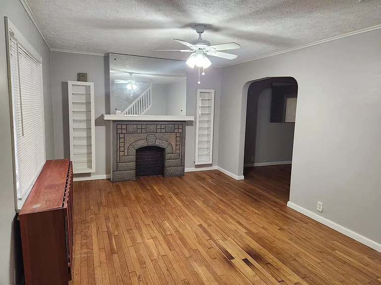 1946 Kiralfy Ave — Photo 3