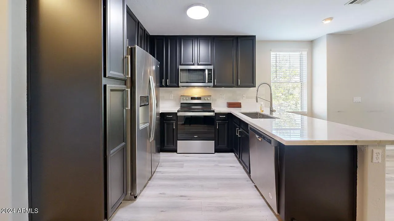 2 bed, 2.0 bath, 1040 sqft, $2,100 — Photo 2