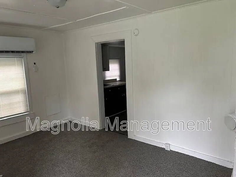 2 bed, 1.0 bath, $895 — Photo 2