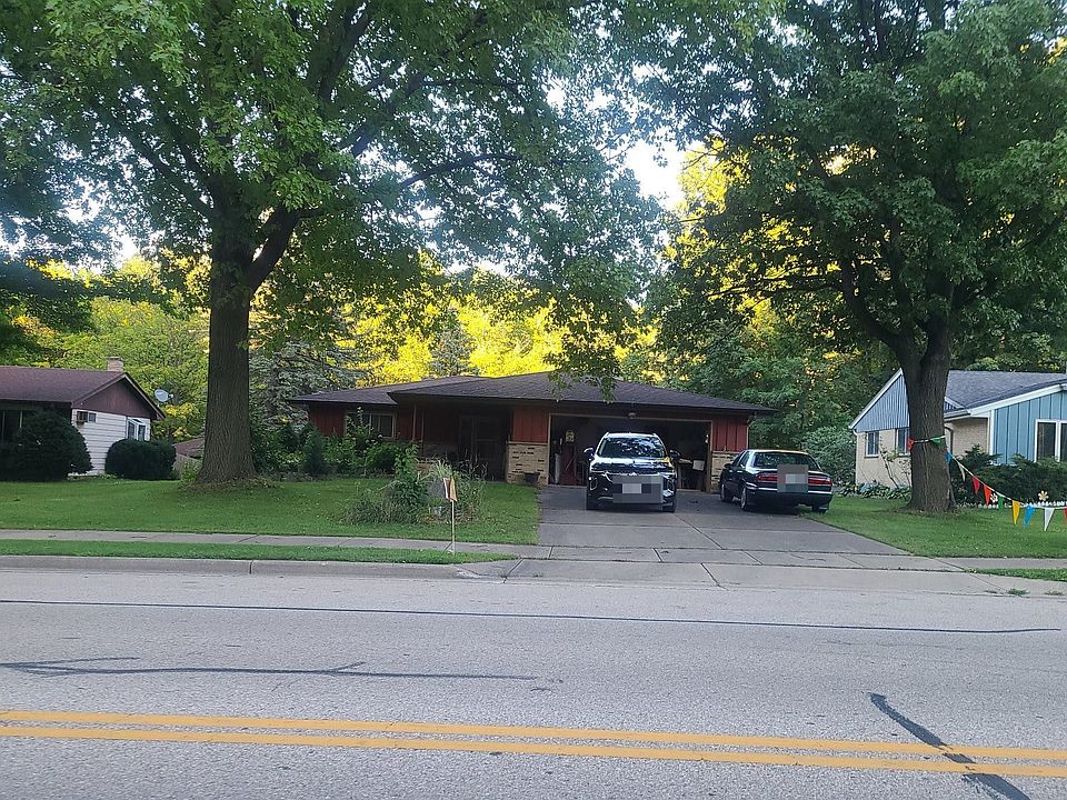 1st image of 608 Kettle Moraine Dr S