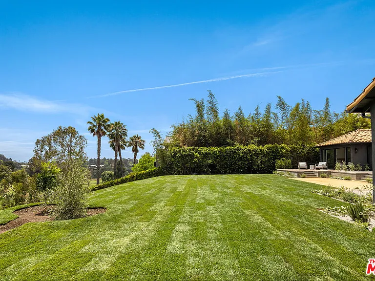 992 Napoli Dr — Photo 20
