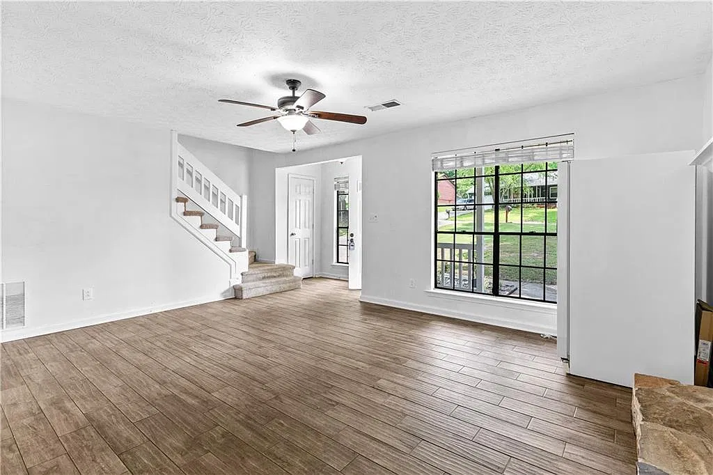 4 bed, 3.0 bath, 1874 sqft, $2,499 — Photo 4