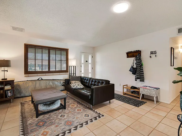 3117 S Jentilly Ln — Photo 12